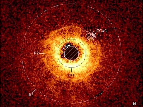 Image of the disk around the star TWA 7 recorded using ESO's Very Large Telescope's SPHERE instrument. The image captured with JWST’s MIRI instrument is overlayed. We can clearly see the empty area around TWA 7 B in the R2 ring (CC #1).