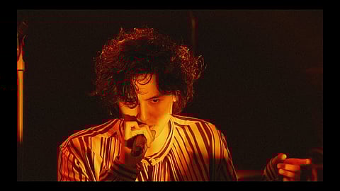 Fuji Kaze performing Shinunoga E-wa. 