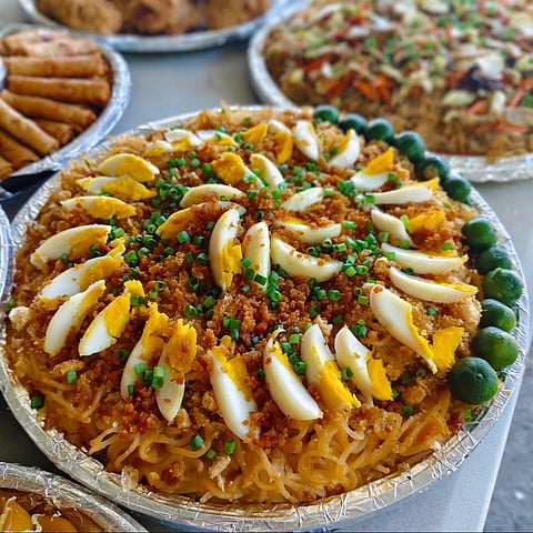 “Balutin Mo Ako”: The ‘Sharon’ culture of Filipino takeaway love packed with pancit, lumpia, and chicken!