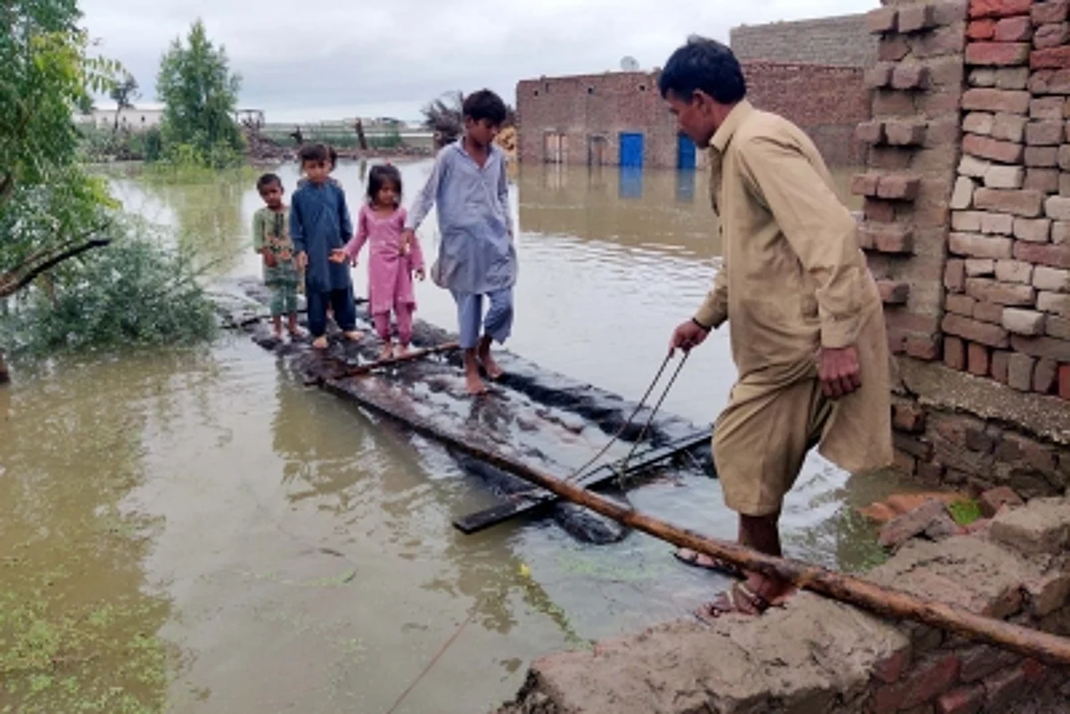 Pakistan flash floods, heavy rain kill 64 in a week