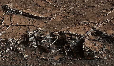 Mars rover Curiosity spots strange veins on planet’s surface.