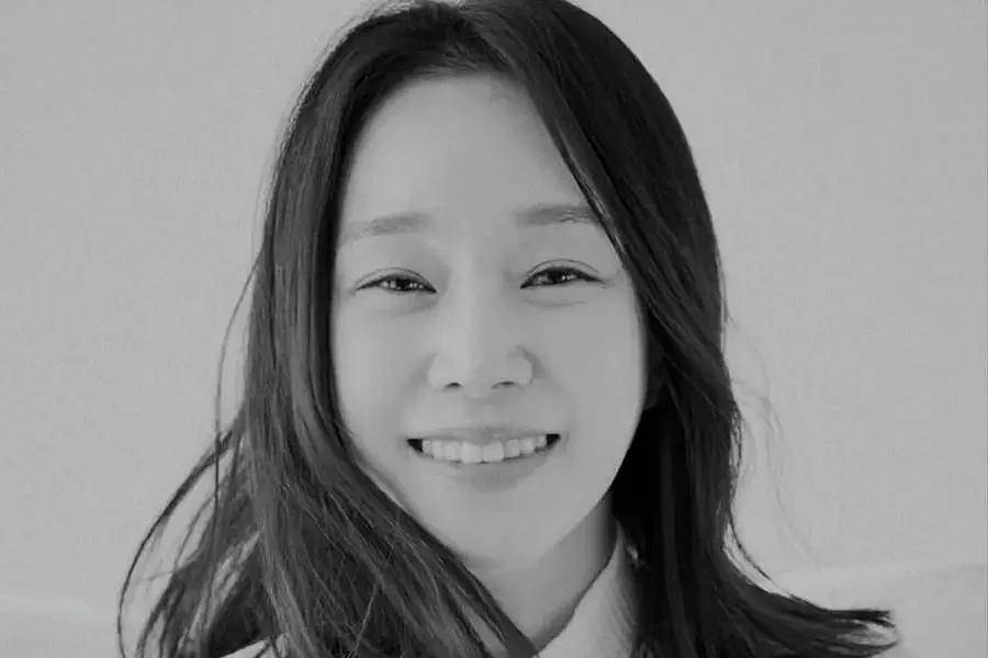  Lee Seo-yi stepped into the spotlight with her acting debut in MBC’s 2013 historical drama Hur Jun, The Original Story