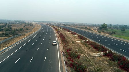 The ultramodern expressway is undergoing quality checks and facility testing through the trial runs to identify and rectify any shortcomings before toll collection officially begins in the coming days, said officials. On the first day, the expressway was opened directly for traffic.