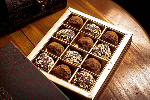 From gold-dusted chocolate bars to Choco Lava Jamuns, here’s your ultimate guide to the best World Chocolate Day offers across Dubai, Abu Dhabi, and Sharjah.
