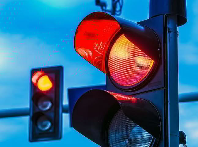 Distracted driving, especially using mobile phones behind the wheel, greatly increases the risk of jumping red lights.
