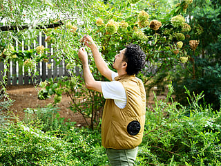 How cooling vests are helping outdoor workers beat the heat