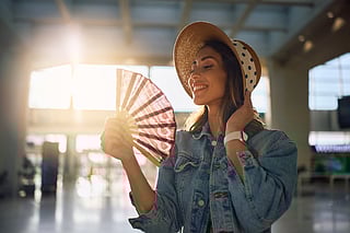 7 best cooling travel essentials to stay fresh against heatwaves, humidity and hair drama in 2025