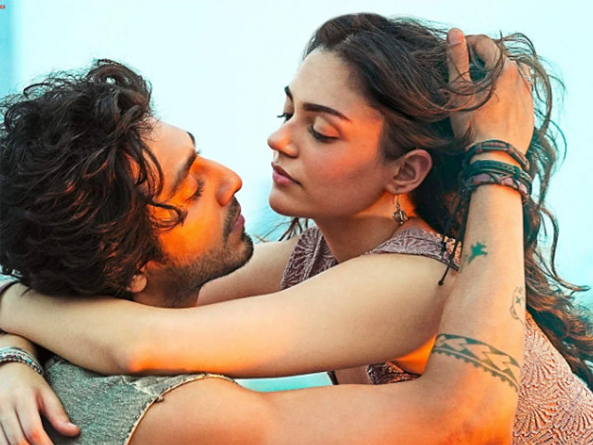 Aneet Padda and Ahaan Panday in Saiyaara (2025)