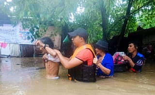 Philippine tropical cyclone: 'Crising' brings intense rainfall 