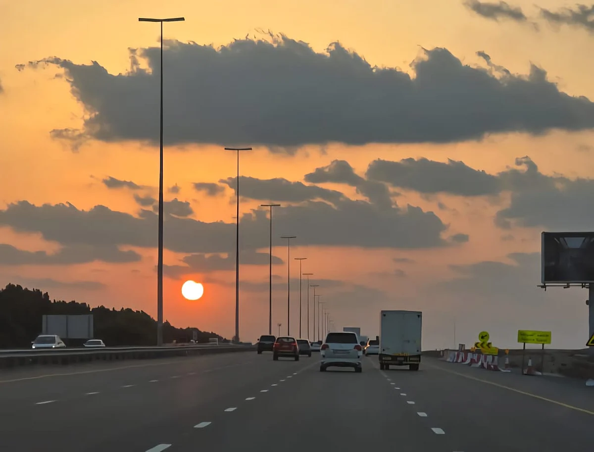 47.7 degree celsius heat in UAE. Don't miss rain forecast.
