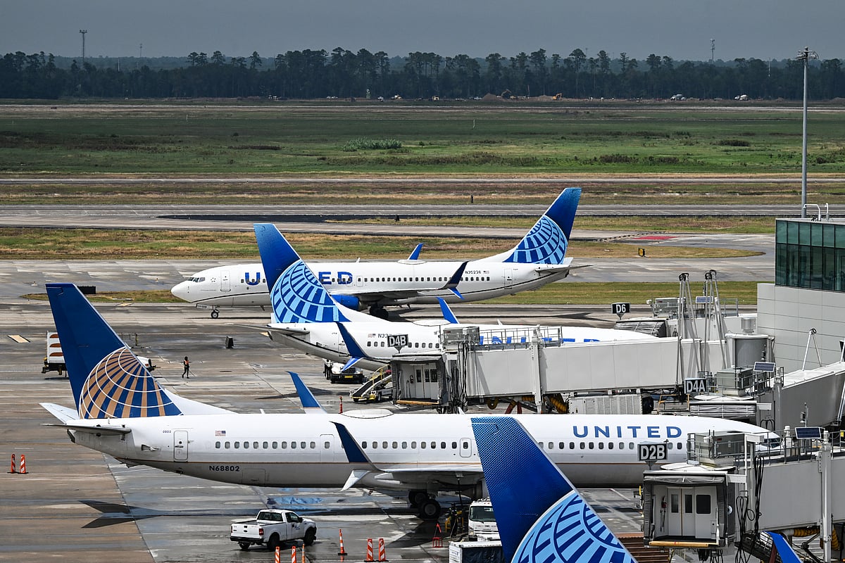 Fire and rescue teams inspected the plane upon landing, and United Airlines confirmed that all passengers and crew deplaned normally.