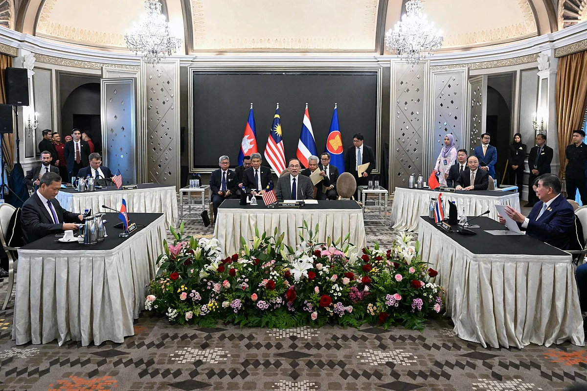 Malaysia's Prime Minister Anwar Ibrahim (C) looks on as Cambodia's Prime Minister Hun Manet (L) and Thailand's acting Prime Minister Phumtham Wechayachai (R) take part in talks on a possible ceasefire between Thailand and Cambodia in Putrajaya on July 28, 2025.
