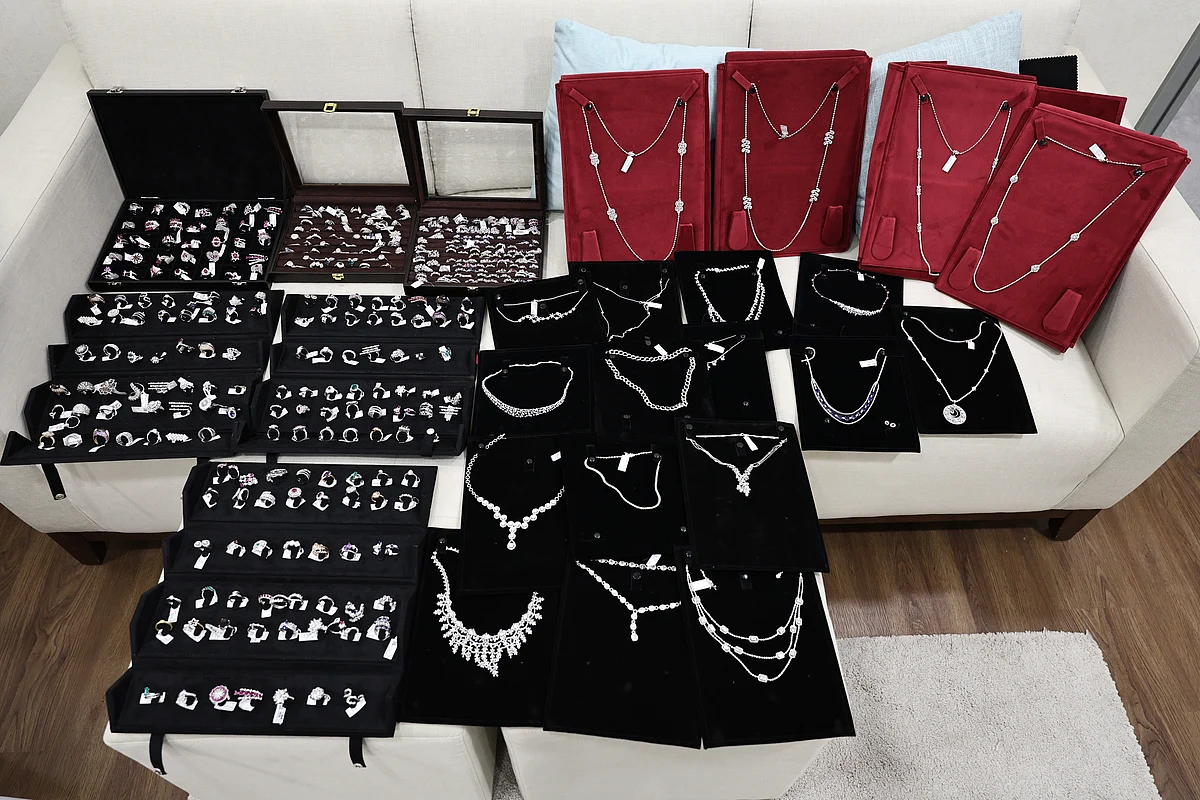 The jeweller was travelling to a GCC country when he realised that one of his bags was missing