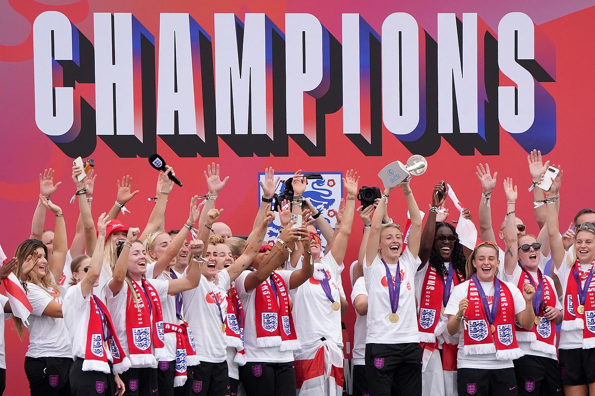 England players celebrate during a Homecoming Victory Parade in London, Tuesday July 29, 2025, two days after England defended their European Championship crown as they beat Spain on penalties in the final of Euro 2025