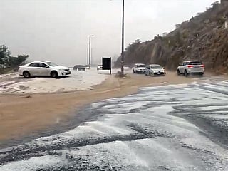 Unseasonal rain, hail sweep across southern Saudi Arabia, trigger flood alerts