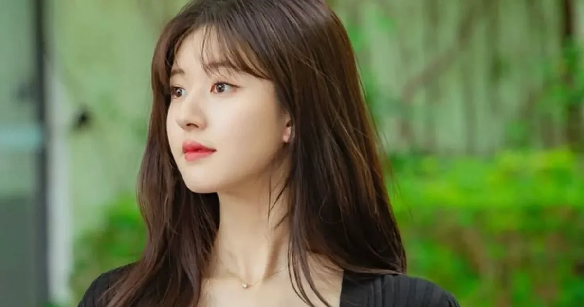 Zhao Lusi is one of the most popular Chinese actresses today