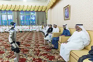 Robot steals the show at Majlis with Sheikh Mohammed - video