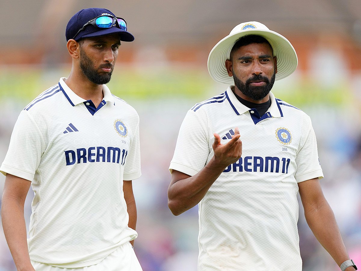 India's Mohammed Siraj, right, talks with Prasidh Krishna as they walks towards pavilion after winning the fifth Test against England at The Kia Oval in London, Monday, August 4, 2025. 