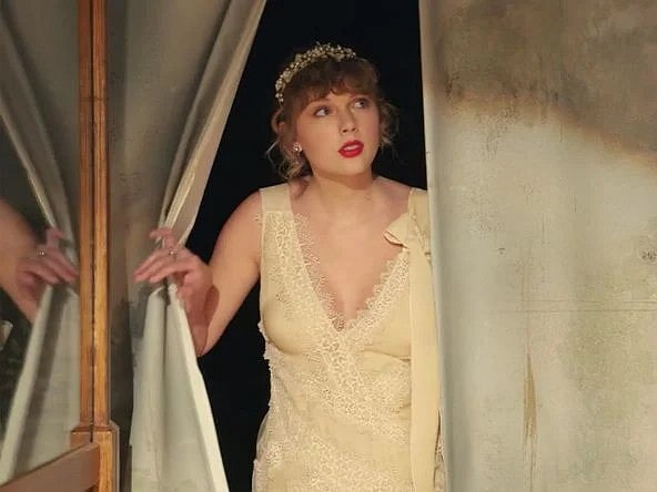 Taylor Swift in Willow