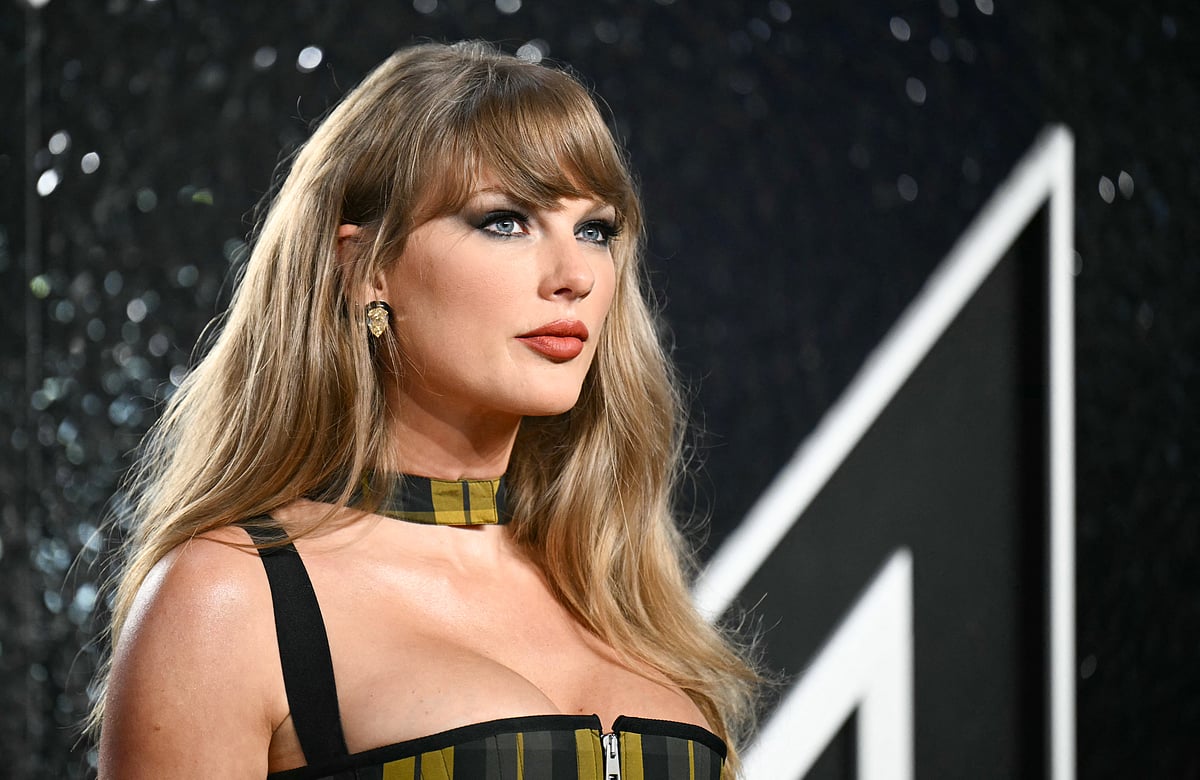 Taylor Swift's new album will release in October, this year. 