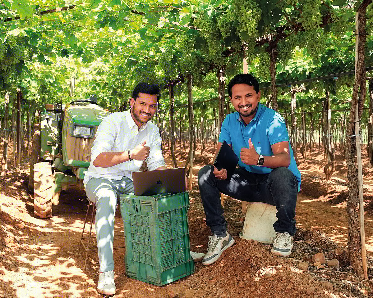 Akash and Santosh Jadhav started Indian Farmer to help farmers approach agriculture with the right knowledge,
tools and technologies
