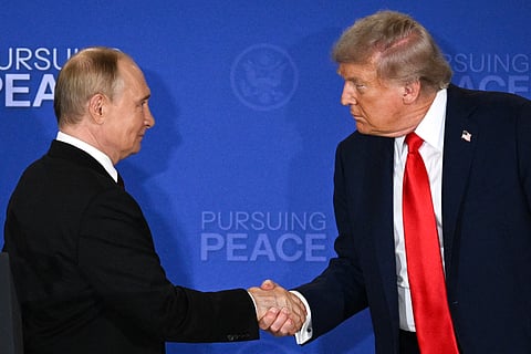 US President Donald Trump (R) and Russian President Vladimir Putin shake hands at the end of a joint press conference.