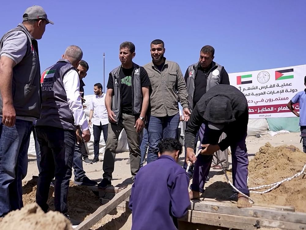 The new water pipeline extends 7.5 kilometers, running from the UAE desalination plants on the Egyptian side of Rafah to the Al-Mawasi area in southern Gaza. 