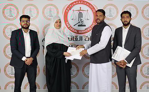 Rehmathbi Mamad Sali receives the cheque from Salam Pappinissery. 