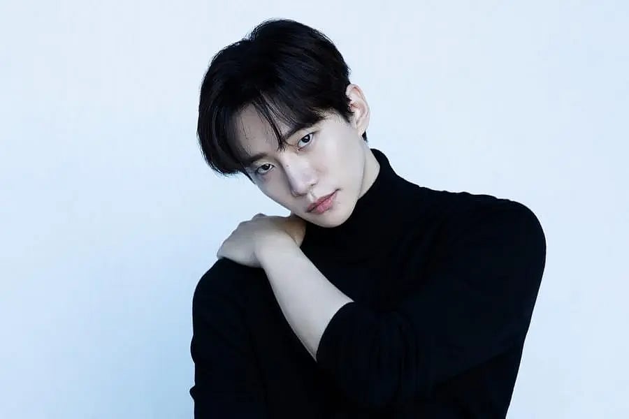 Lee Junho dropped new photos after going solo with new agency. 