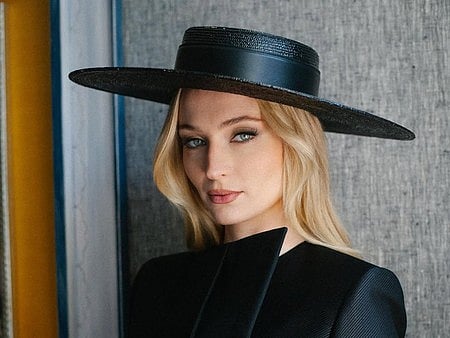 Sophie Turner again splits from Peregrine Pearson