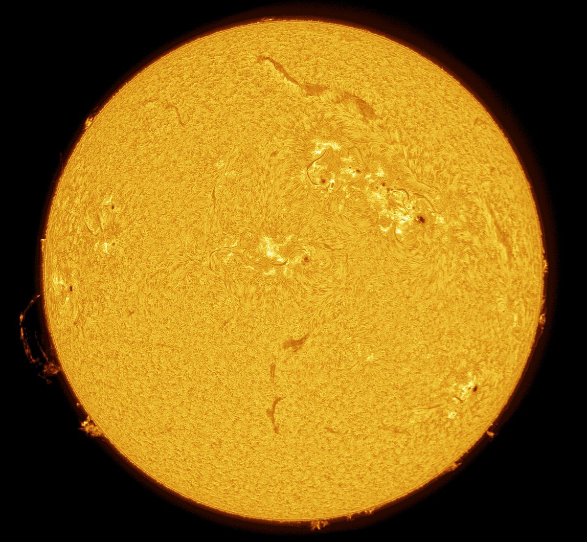 UAE telescope reveals Sun’s powerful flares and dark sunspots