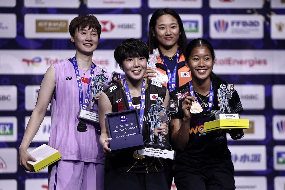 World number one Shi Yuqi of China fought from behind to beat Thai reigning champion Kunlavut Vitidsarn in the men's singles badminton world championship final on Sunday, while Japan's Akane Yamaguchi beat Chen Yufei of China in the women's showpiece.
