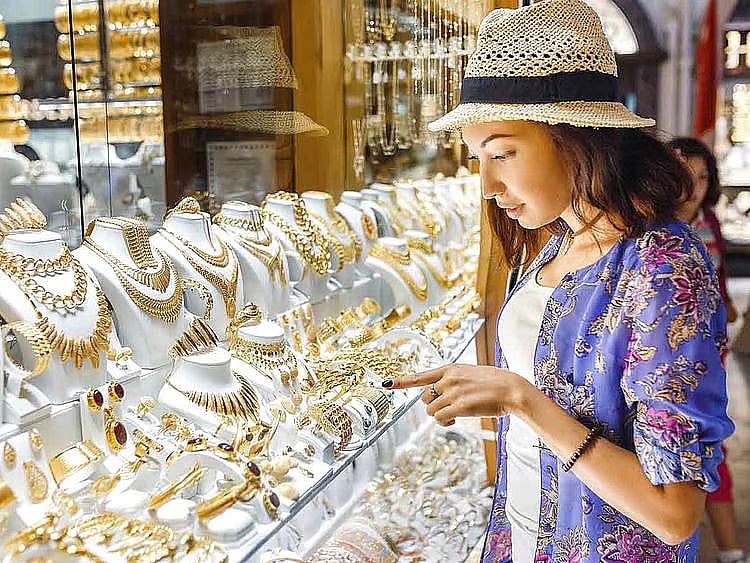 Having a closer look at the price? UAE gold shoppers face a new price reality. 