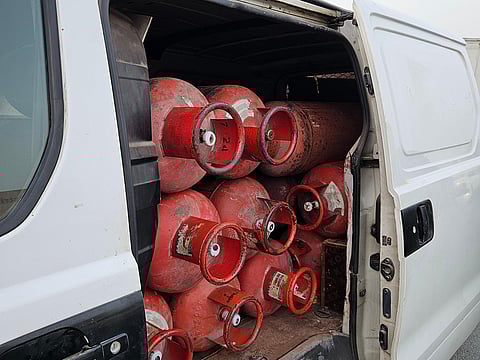 Dubai Police seize minibus transporting gas cylinders illegally