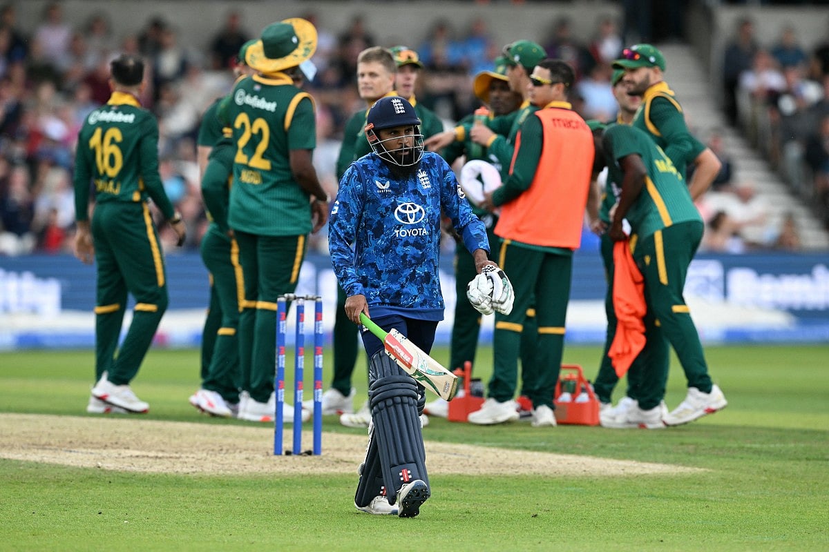 South Africa inflicted a humiliating seven-wicket defeat upon England in the first one-day international in Leeds on Tuesday.