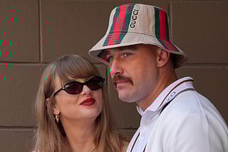 US singer-songwriter Taylor Swift (L) and boyfriend US NFL football player Travis Kelce 