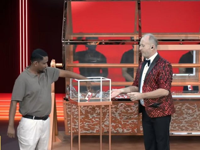 Sabuj Miah Amir Hossain Dewan (left), who won Dh20m last month, picked the lucky ticket of this month's winner. 