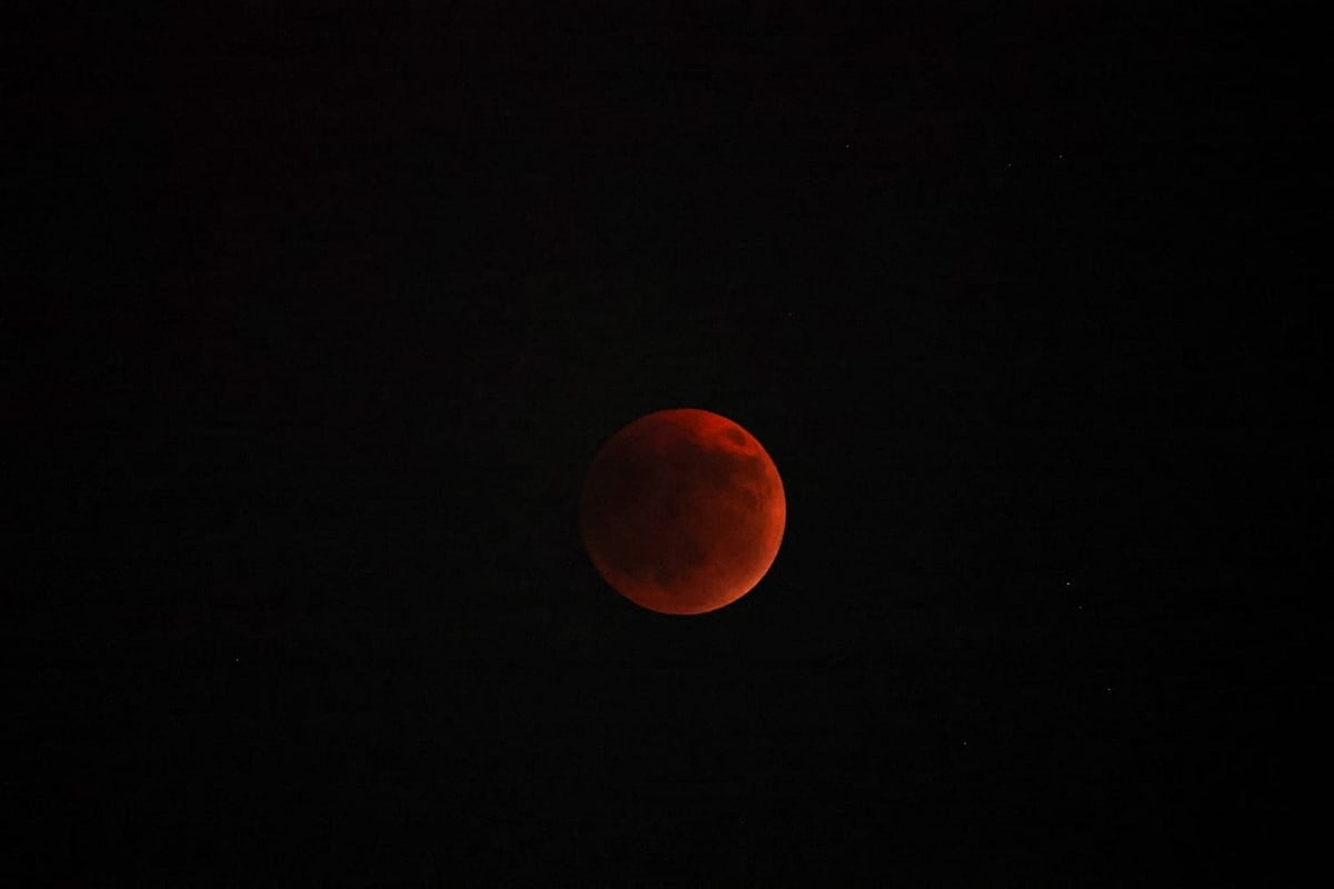 UAE skywatchers captivated by Blood Moon during 2025 lunar eclipse