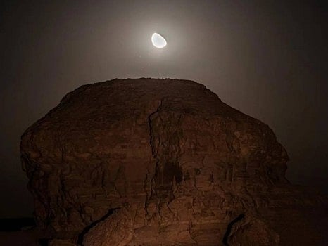 Moon meets Pleiades, marking end of summer, arrival of fall in Saudi Arabia