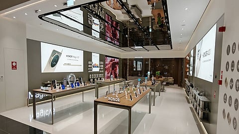 HONOR opens new experience store at Al Reem Mall 
