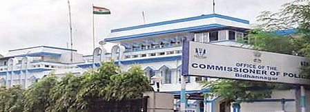 The offending officer was identified as Jonaki Bagchi, the inspector-in-charge of the Rajarhat Police Station, which falls under the Bidhannagar City Police jurisdiction.