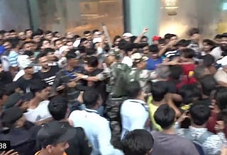 iPhone 17 frenzy sparks fight at Mumbai Apple Store