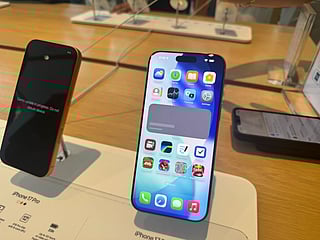 UAE businessman stuns staff with 12 new iPhones