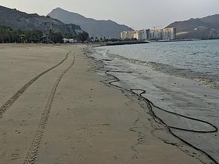 Municipality acts fast to stop oil spill at Khorfakkan Beach