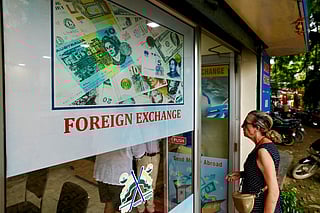 Planning on remitting Indian rupee, Pakistan rupee or Philippine peso? Here’s how you can take advantage of remittance-beneficial rates and when.