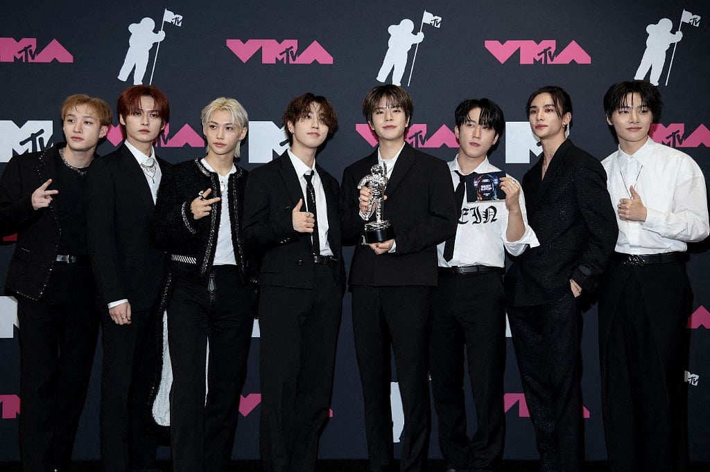 Bang Chan, Lee Know, Felix, Han, Seungmin, Changbin, Hyunjin and I.N of Stray Kids pose in the press room with their Best K-Pop award for "S-Class" at the 2023 MTV Video Music Awards at Prudential Center on September 12, 2023 in Newark, New Jersey.
