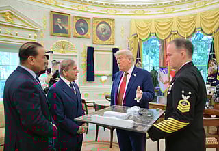 Trump hails Pakistan leaders as 'very great guys' at White House