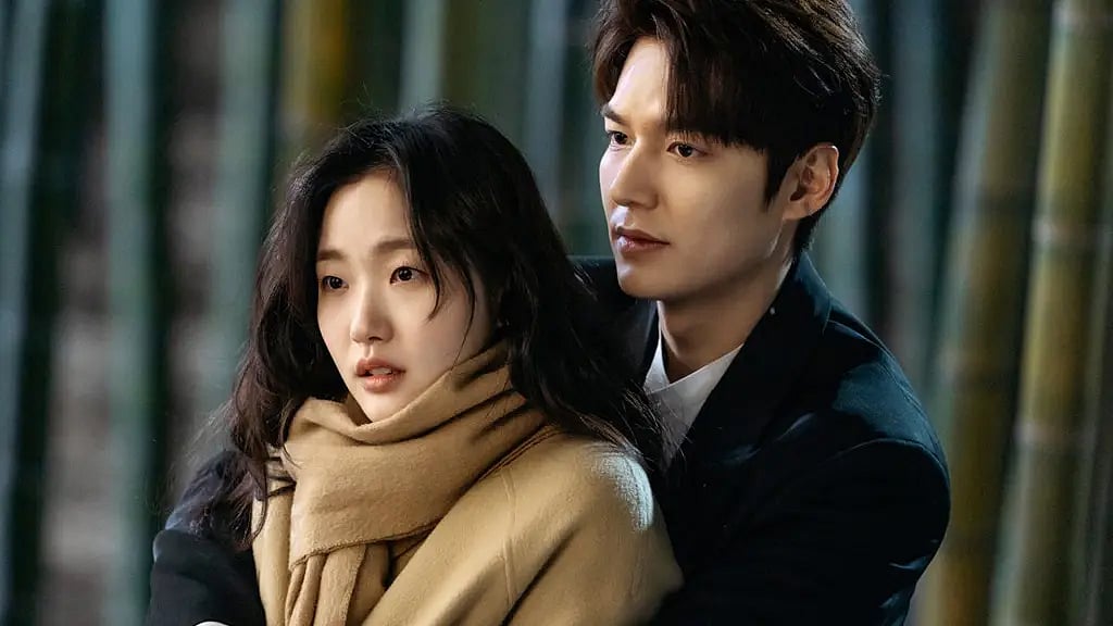 Lee Min-ho and Kim Go-eun star in the show that straddles 'alternate worlds' 