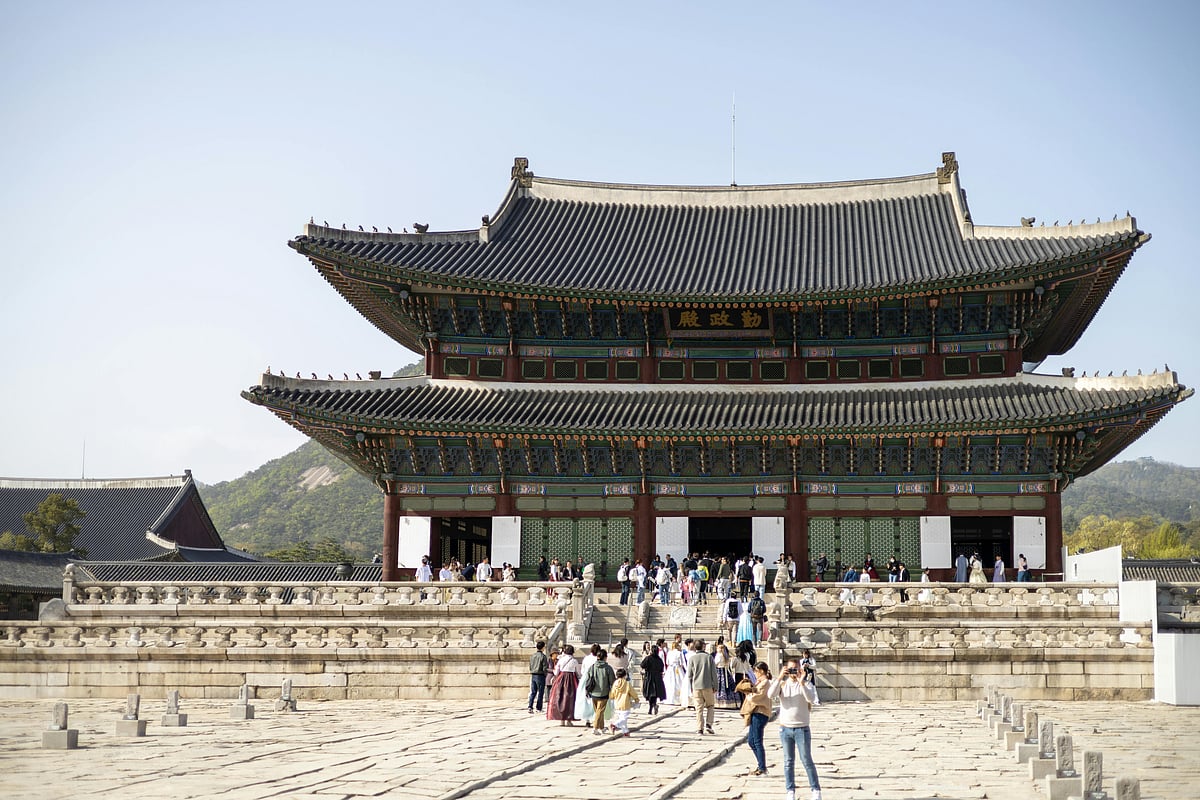 By easing access for Chinese tourists and supporting related promotions, it aims to increase visitors, boost local businesses, and cement South Korea as a leading destination for Chinese travellers. 