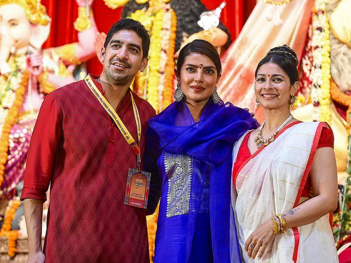 Mumbai’s festive season turned star-studded as Bollywood’s most prominent names gathered at the North Bombay Sarbojanin Durga Puja pandal, hosted by Rani Mukerji and Kajol’s family. Adding a special sparkle to the celebration this year was Priyanka Chopra, who is currently in Mumbai for an event. Above, Priyanka Chopra Jonas joins Tanishaa Mukerji and director Ayan Mukerji at Durga Puja celebrations in Mumbai.